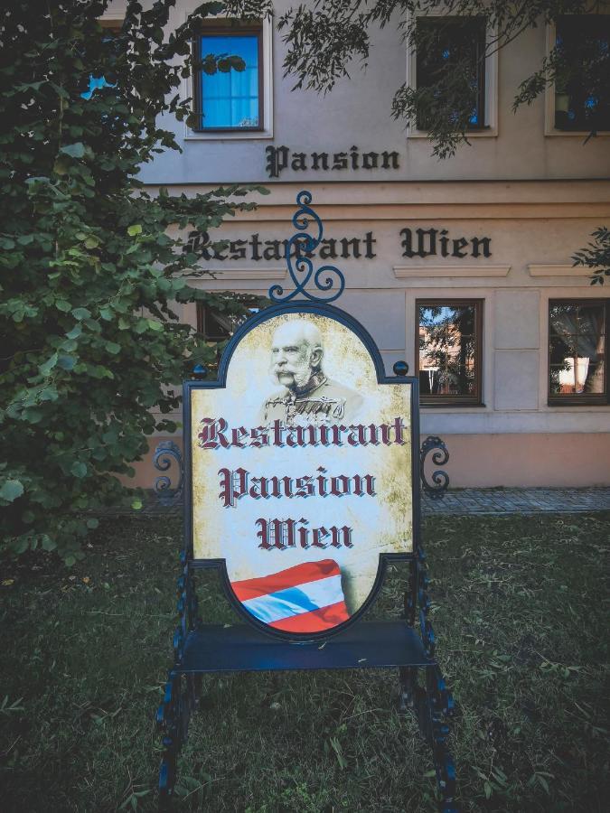 Hotel Restaurant Pansion Wien Cierny Brod Zewnętrze zdjęcie